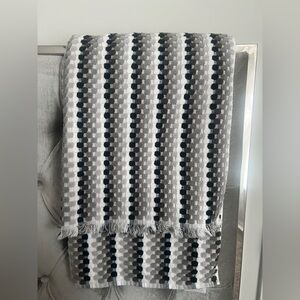 Deborah Connolly Home Set White Charcoal Bath‎ Towels with Fringe